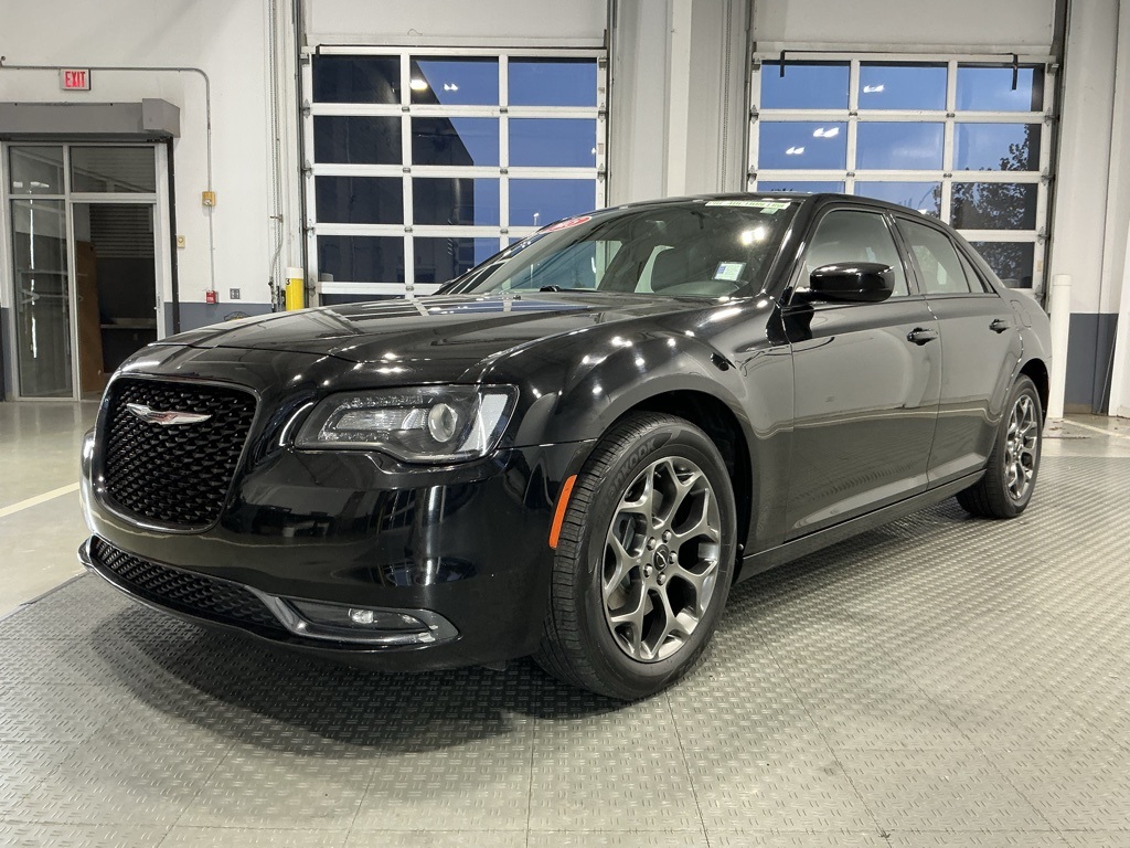 2015 Chrysler 300 S photo 2