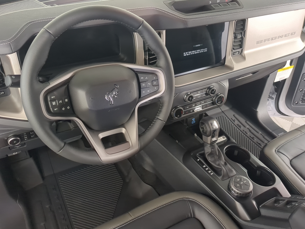 2025 Ford Bronco Outer Banks photo 17