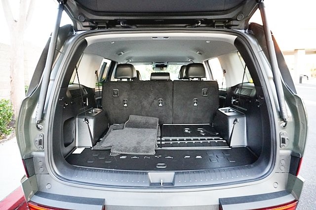 Used 2025 Green Hyundai SEL image 12