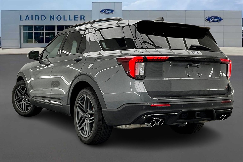 2025 Ford Explorer ST photo 3