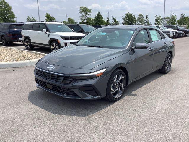 2025 Hyundai Elantra Limited's photo
