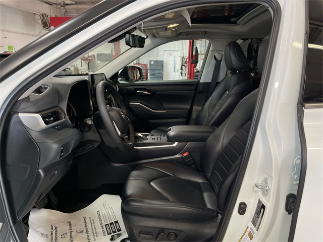 2022 Toyota Highlander XLE photo 11