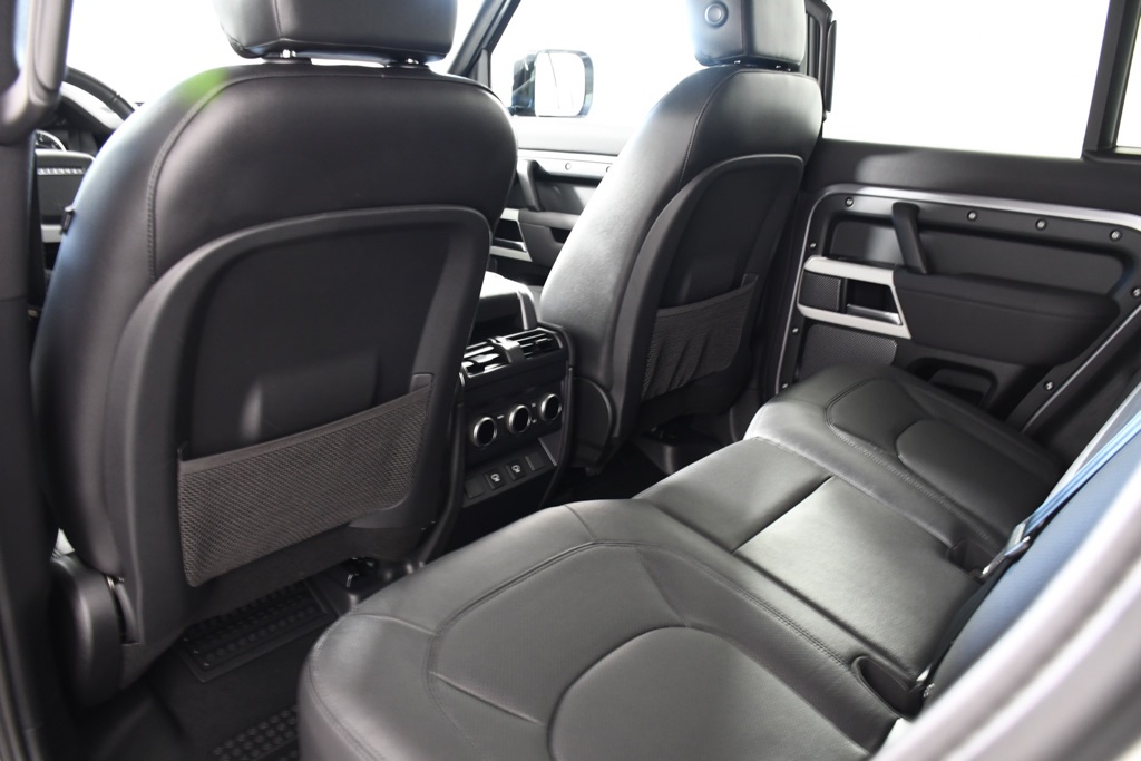 2023 Land Rover Defender 110 SE photo 26