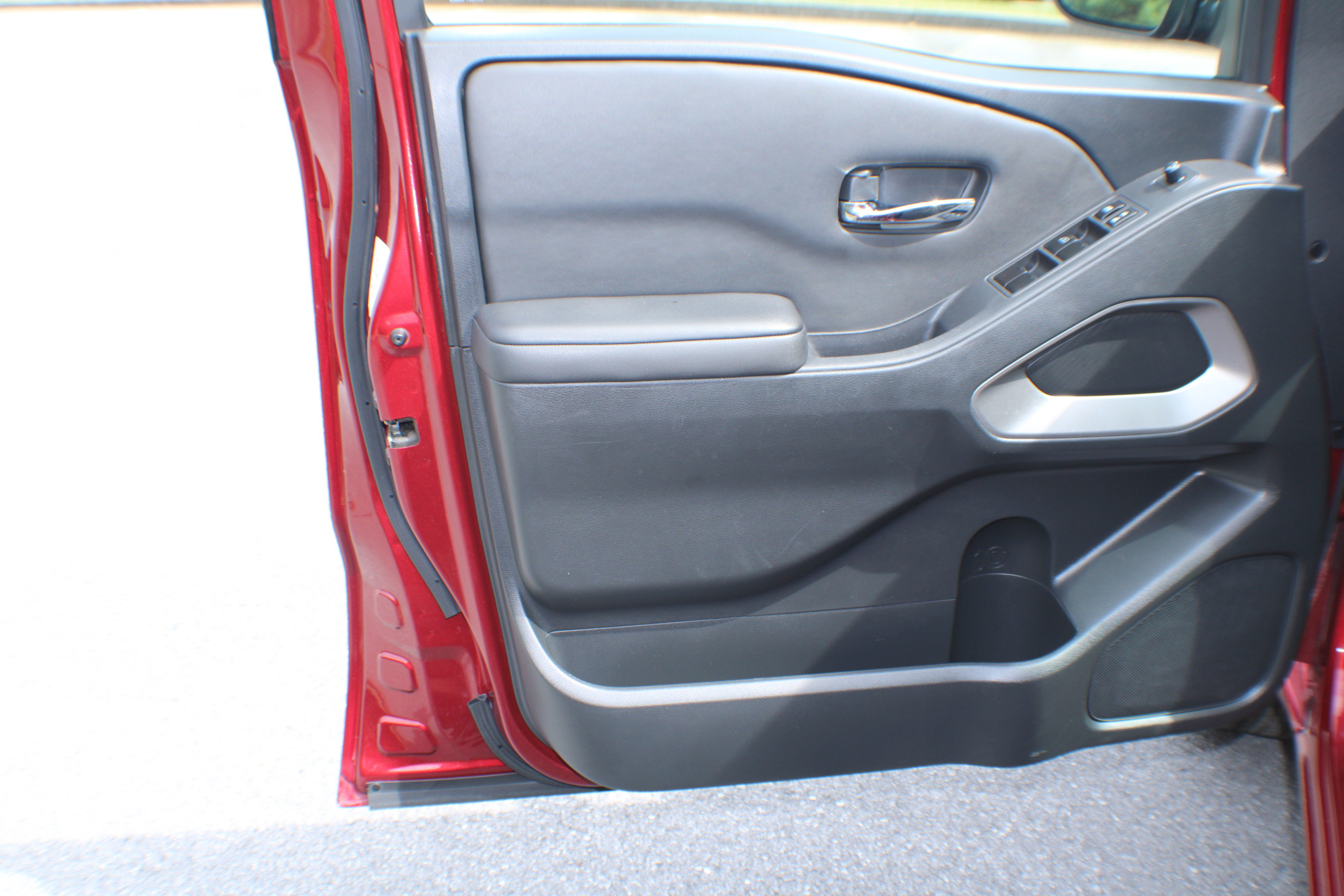 2023 Nissan Frontier SV photo 3