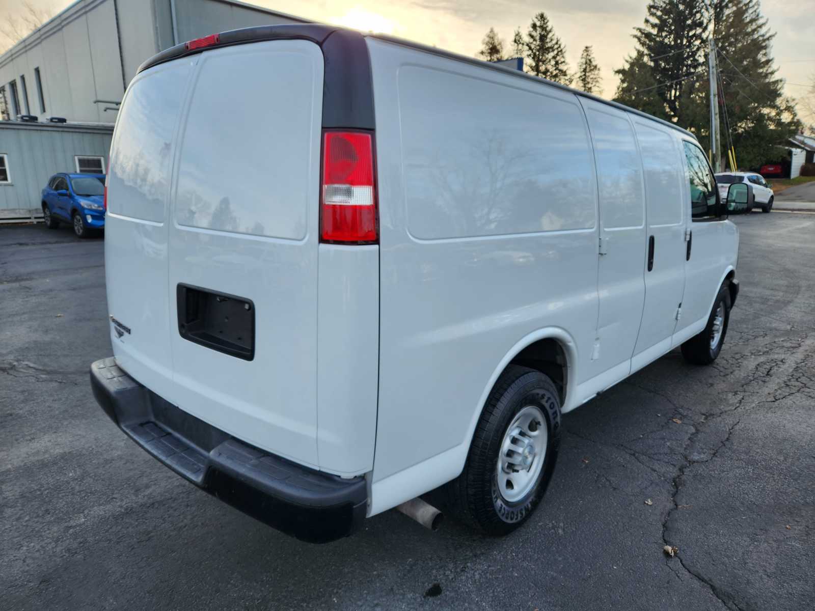 2017 Chevrolet Express Cargo Van photo 3