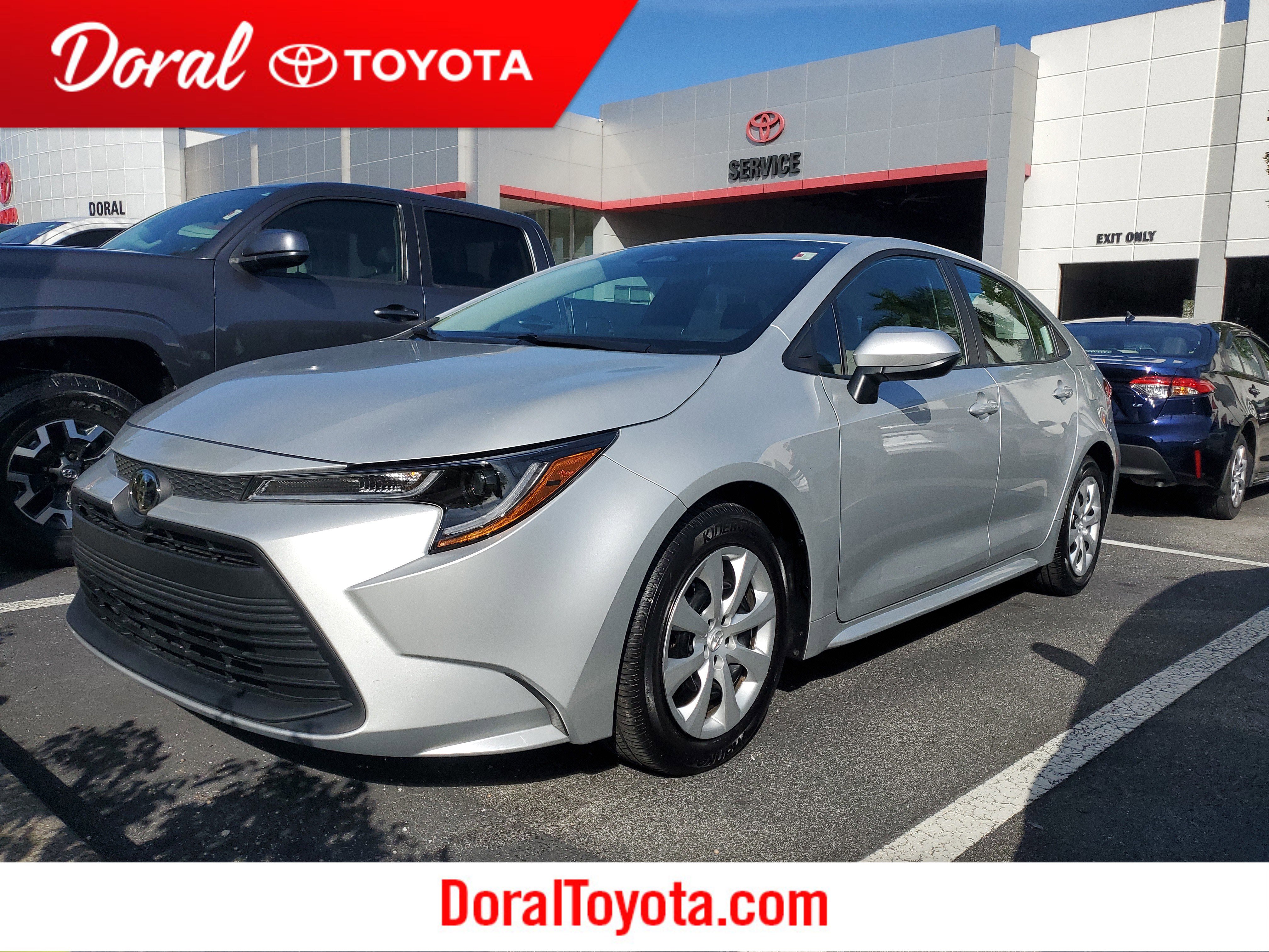 2024 Toyota Corolla LE's photo