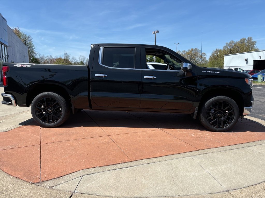 2025 Chevrolet Silverado 1500 LTZ photo 4