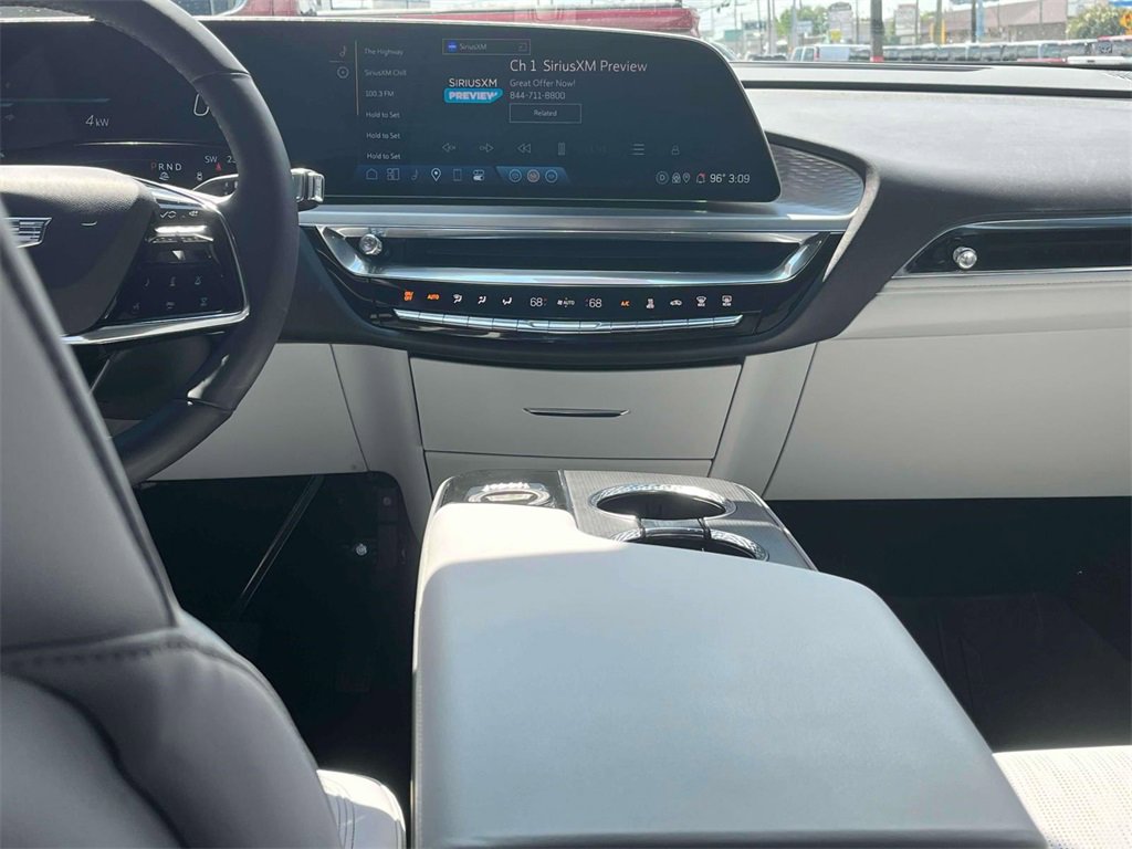 2024 Cadillac Lyriq Luxury photo 13