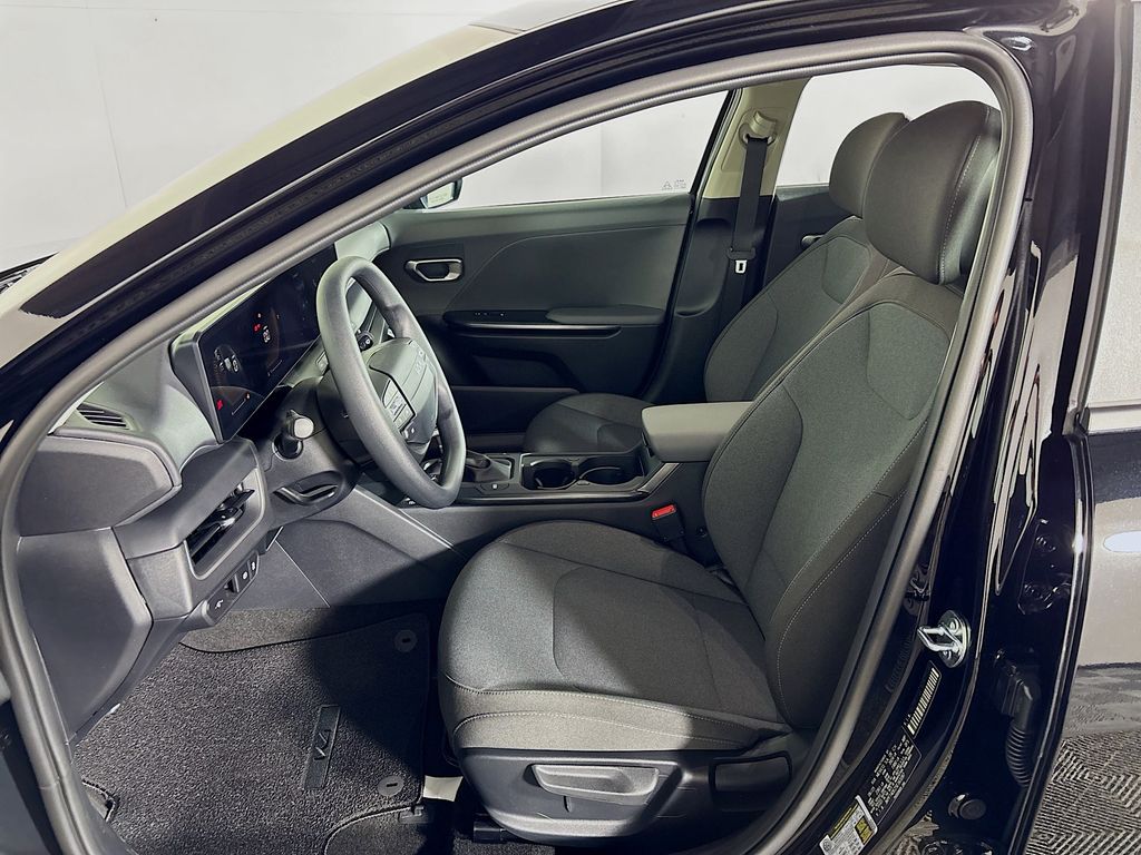 2025 Kia K4 LXS photo 11