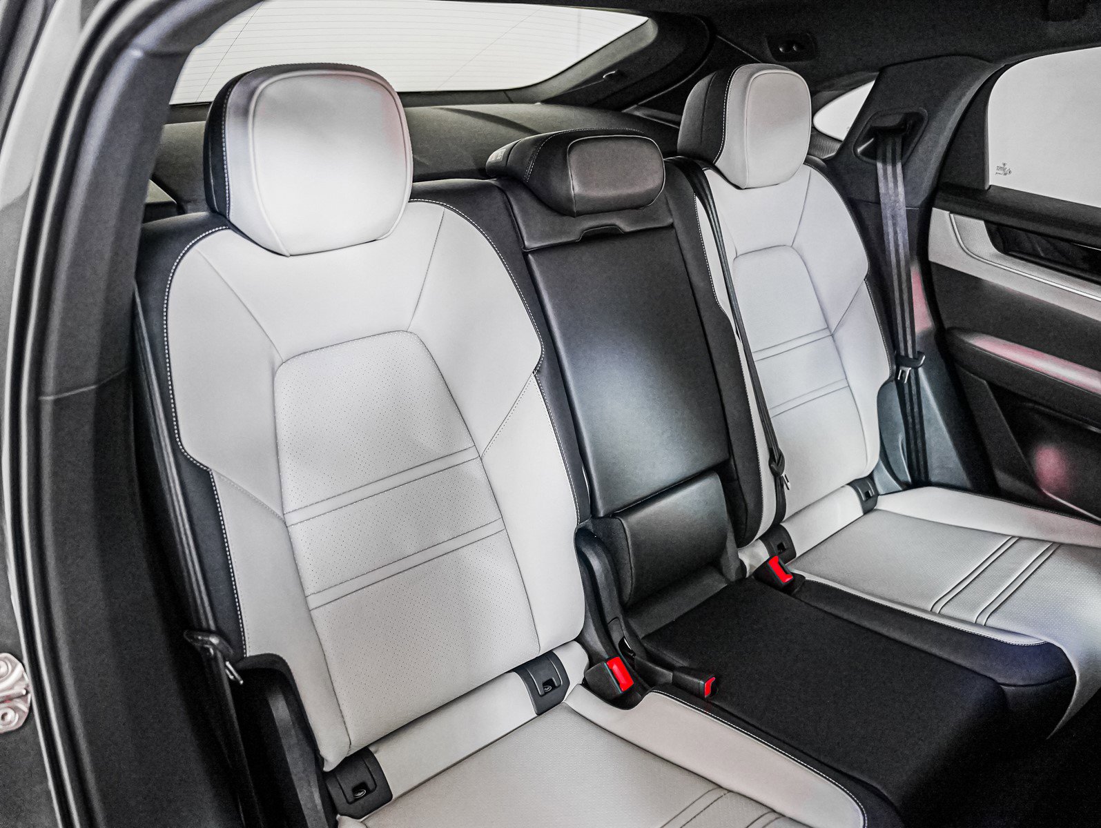 2025 Porsche Cayenne Coupe photo 4