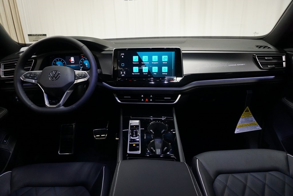 2025 Volkswagen Atlas Cross Sport SEL Premium R-Line photo 17