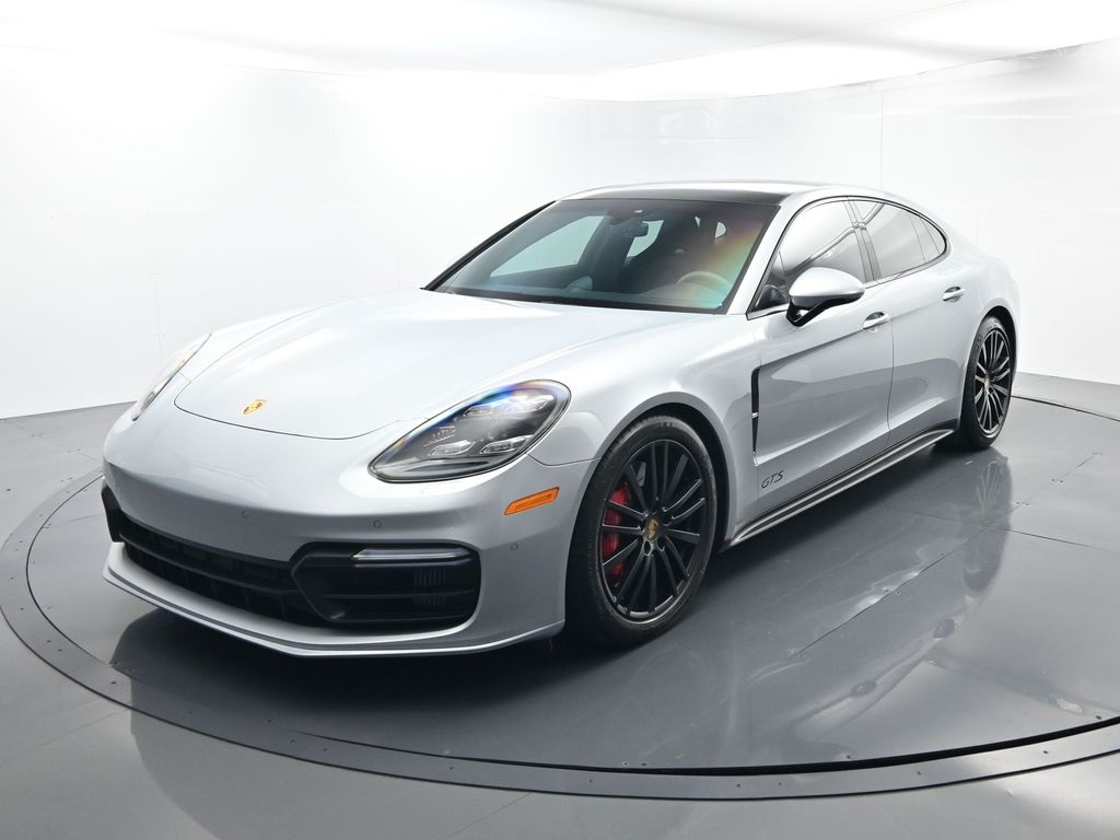2020 Porsche Panamera GTS's photo