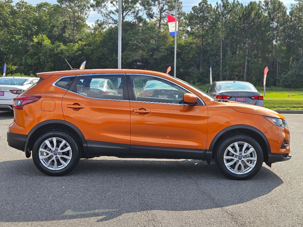 2022 Nissan Rogue Sport S photo 5