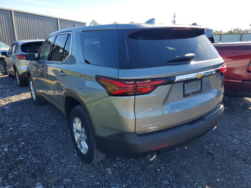 2023 Chevrolet Traverse LS photo 3