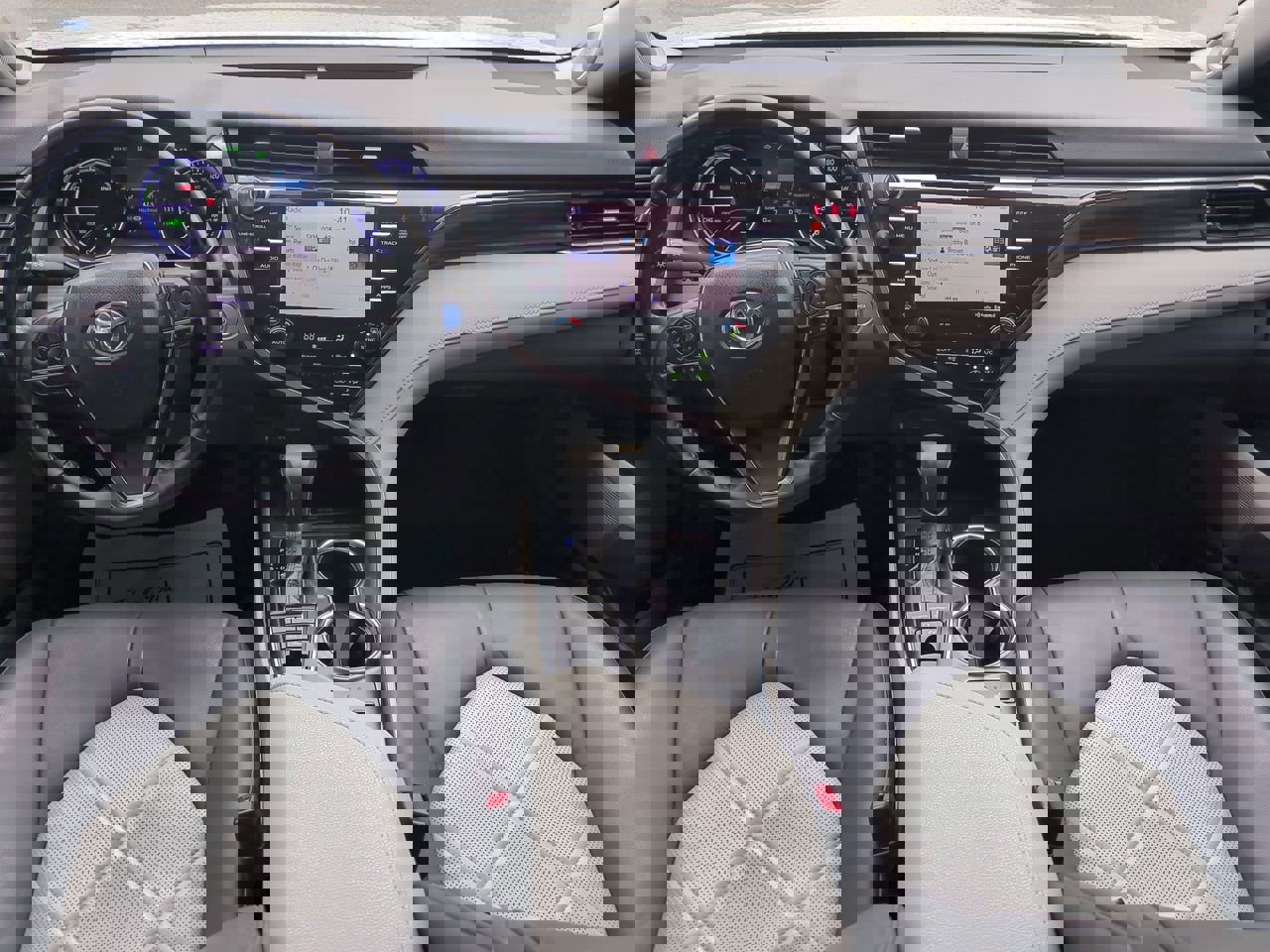2019 Toyota Camry SE XLE Hybrid photo 14