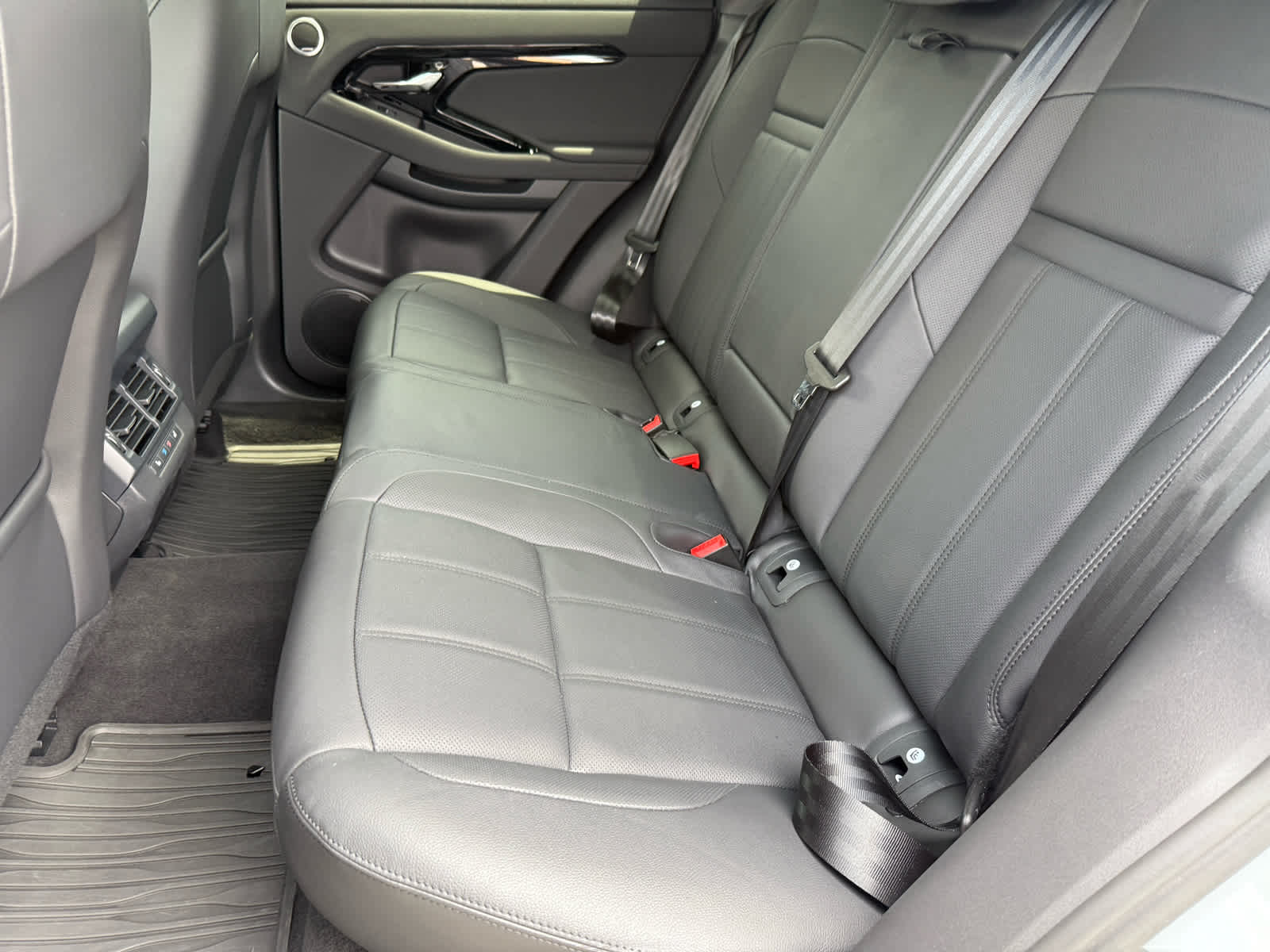 2024 Land Rover Range Rover Evoque Dynamic SE photo 11