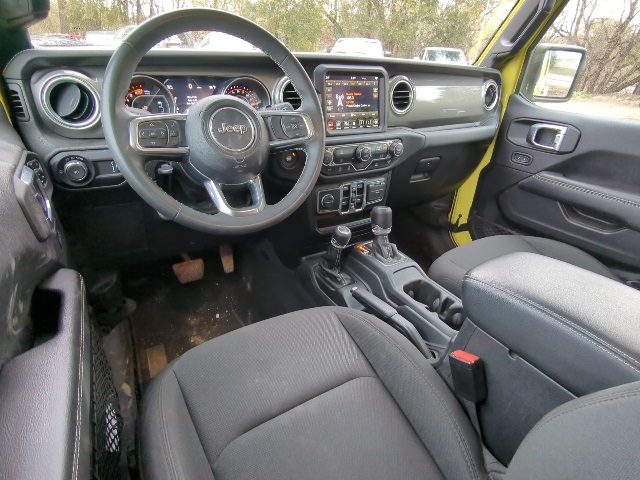 2023 Jeep Wrangler Sahara photo 4