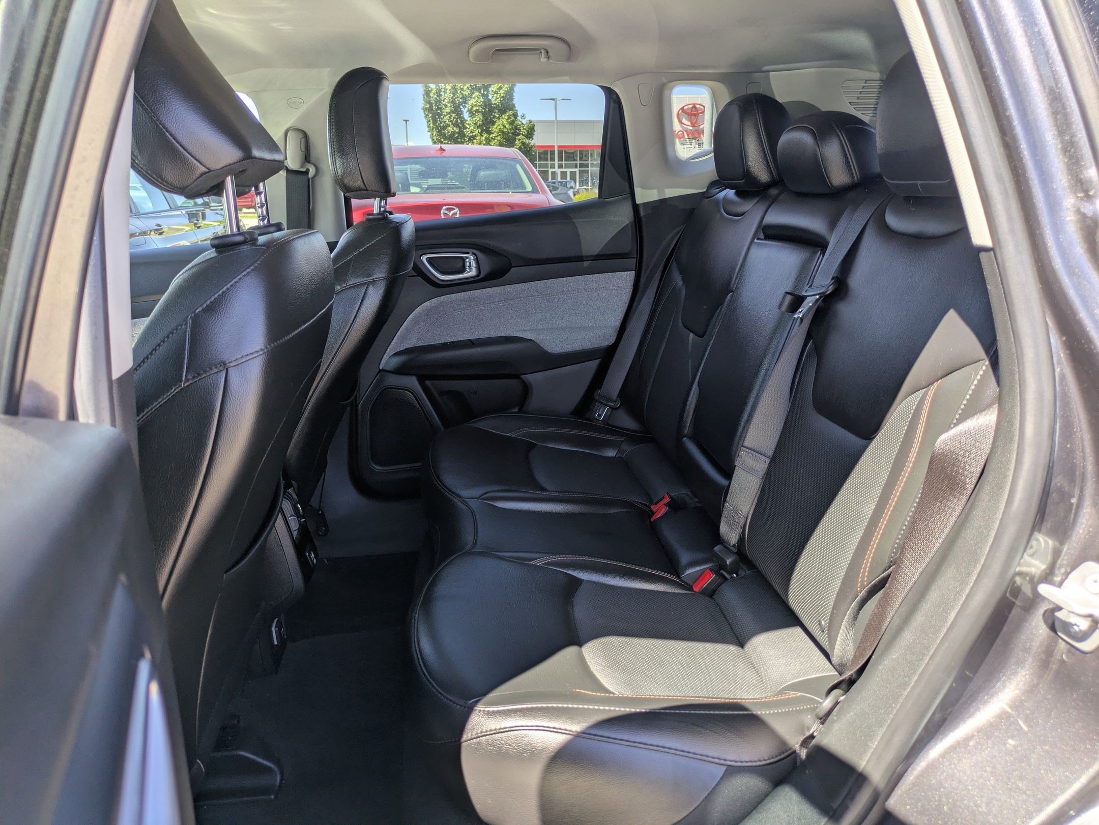 2022 Jeep Compass Latitude Lux photo 25