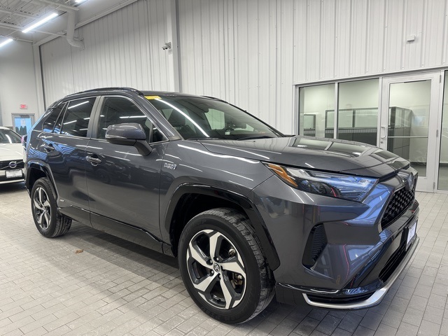 2022 Toyota RAV4 SE's photo