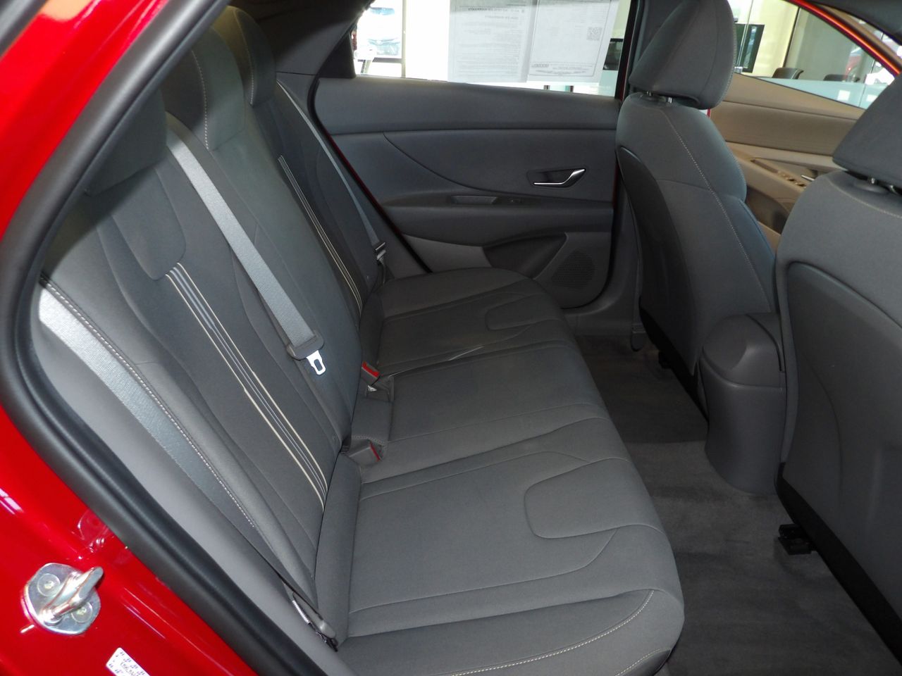 2022 Hyundai Elantra SEL photo 17