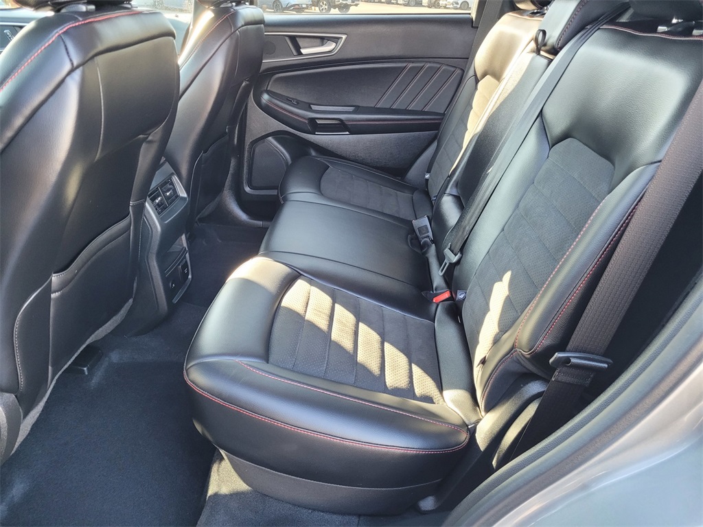 2024 Ford Edge ST photo 12