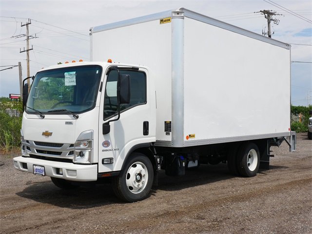 2024 Chevrolet Silverado photo 2