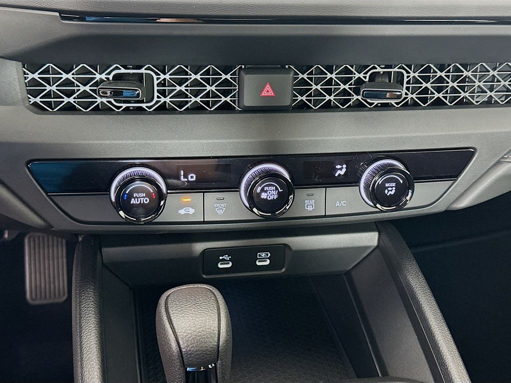 2025 Honda Accord LX photo 13