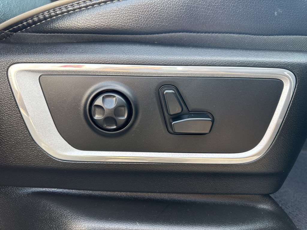 2020 Ram 1500 Laramie photo 21
