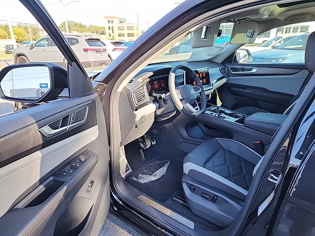 2025 Volkswagen Atlas Peak Edition SE photo 9