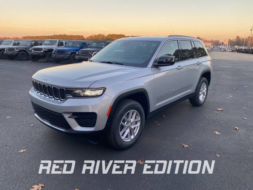 2025 Jeep Grand Cherokee Laredo's photo