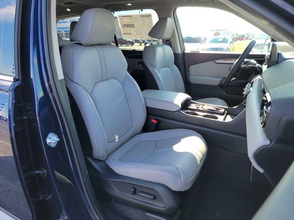 2025 Honda Pilot Touring photo 4