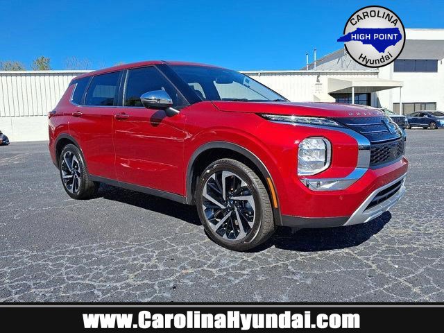 2022 Mitsubishi Outlander SE's photo