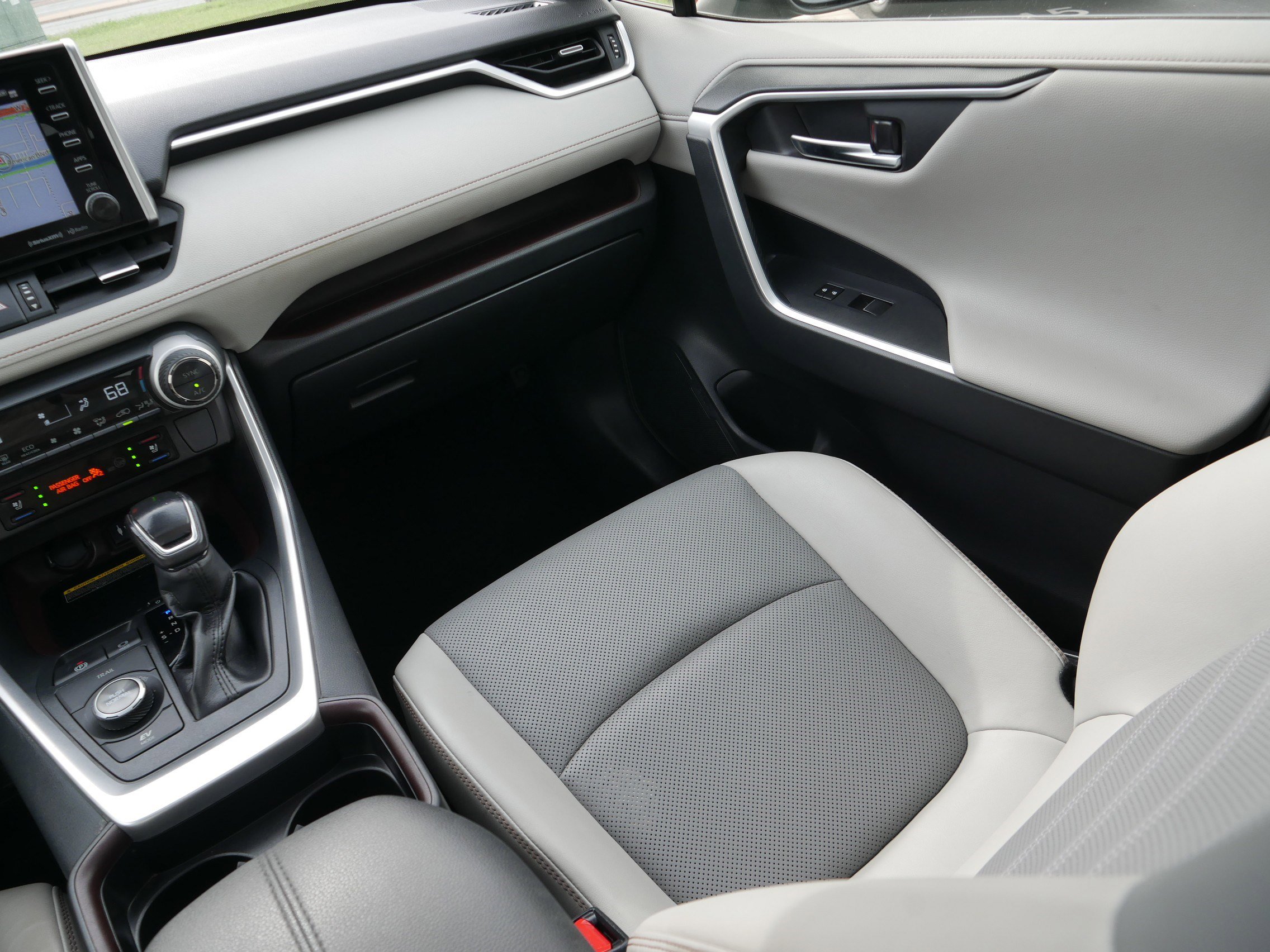 2019 Toyota RAV4 Hybrid Limited photo 9