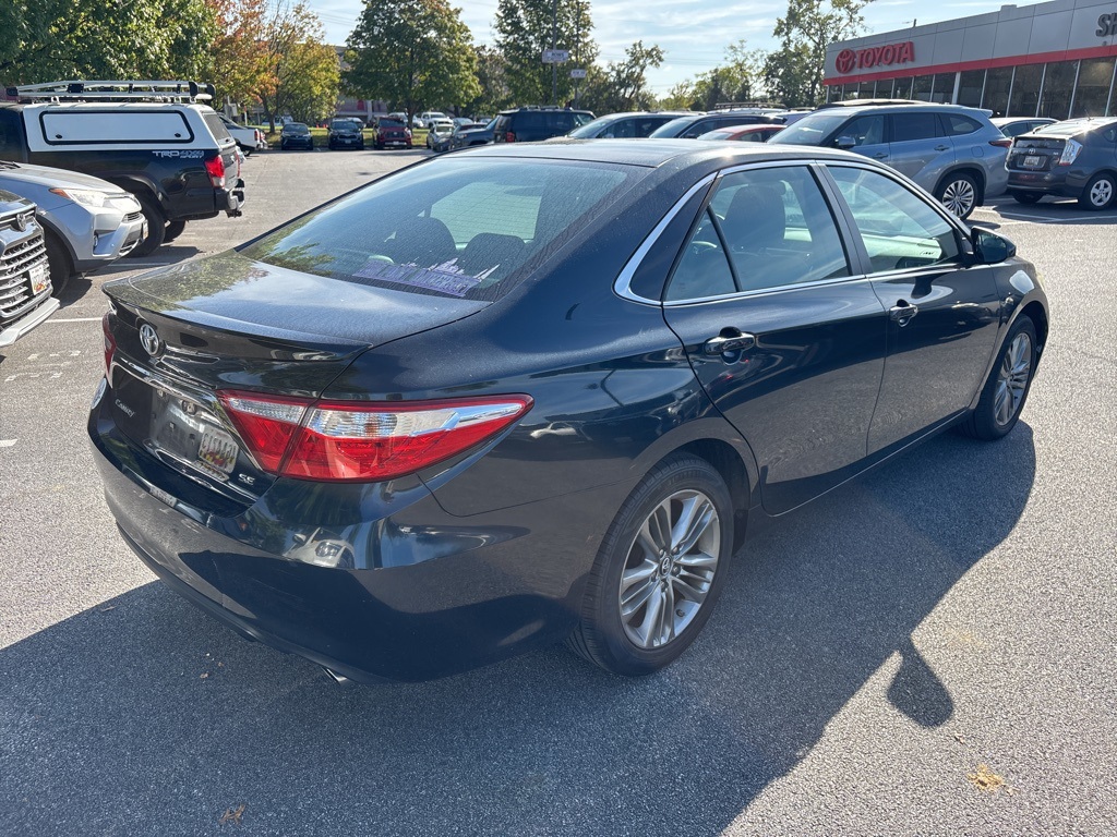2016 Toyota Camry SE photo 3