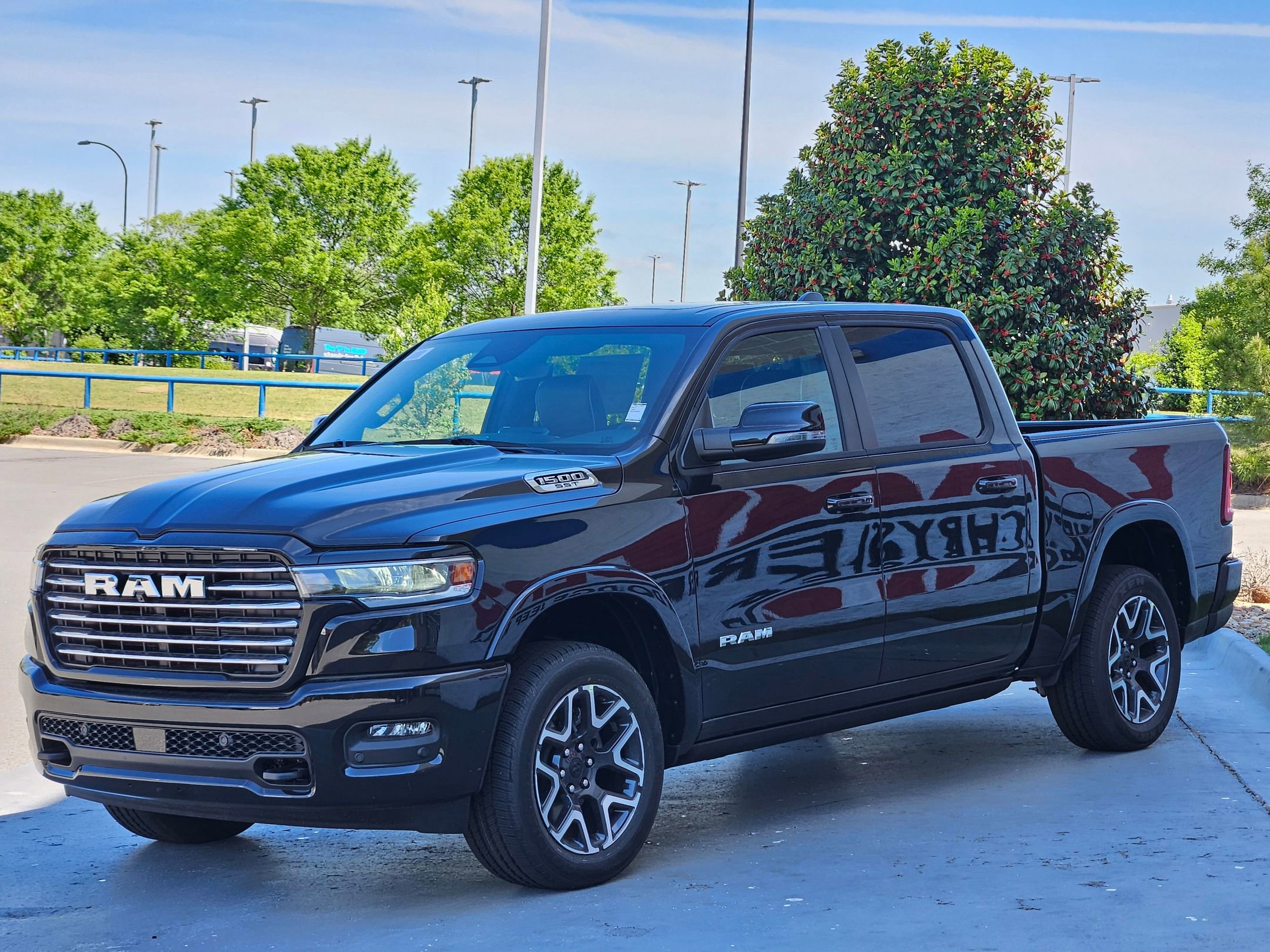 2025 Ram 1500 Laramie photo 3