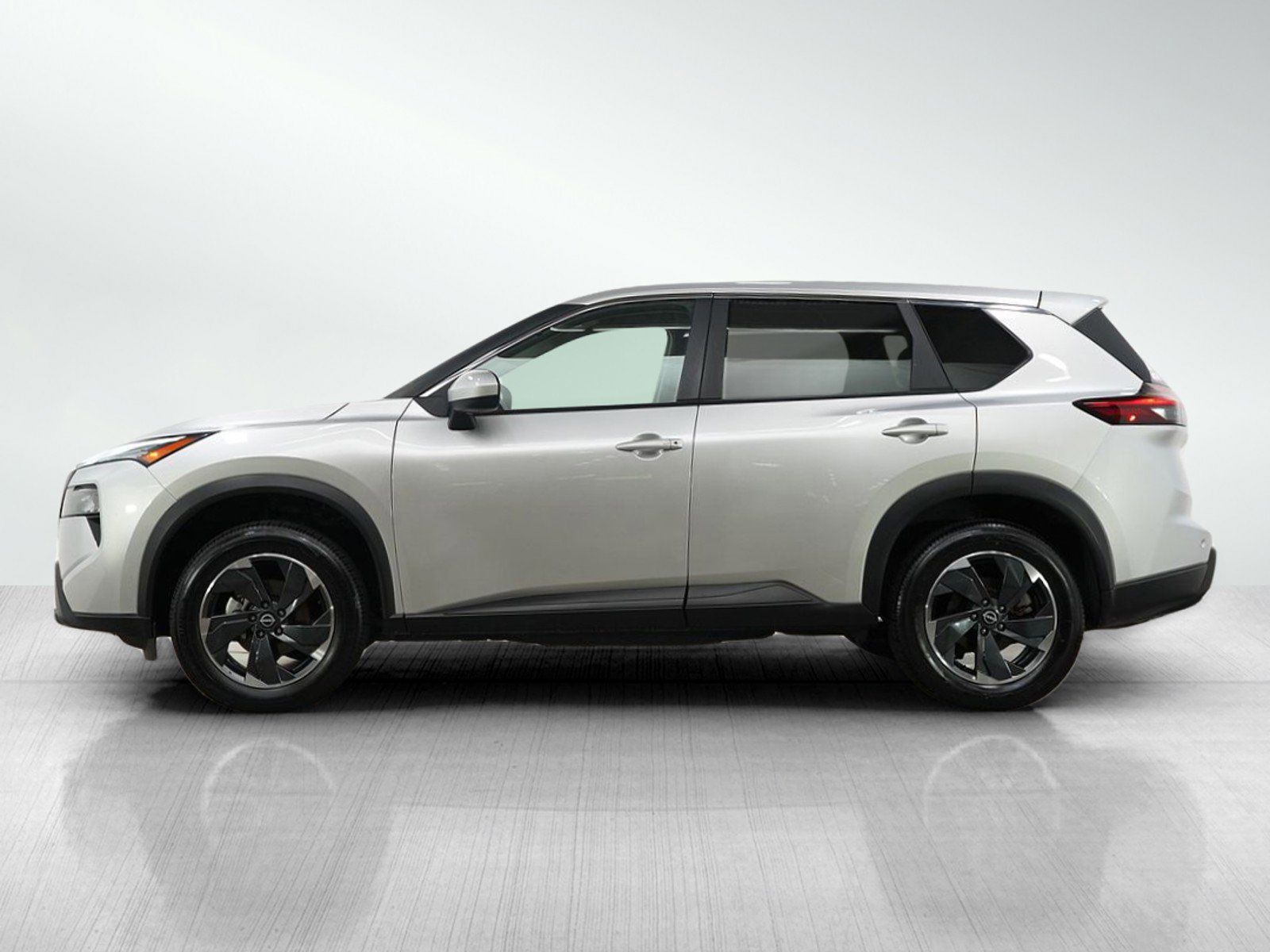 Used 2024 Nissan Rogue SV with VIN JN8BT3BB6RW421106 for sale in Minneapolis, Minnesota