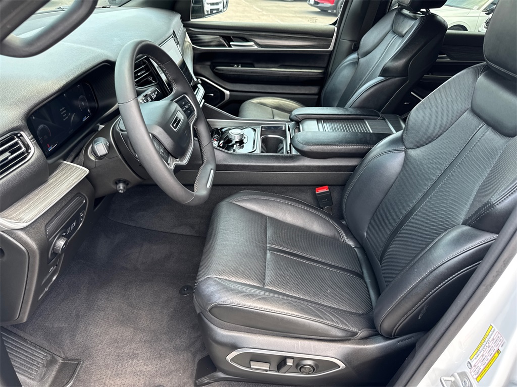2023 Jeep Wagoneer L Series II photo 25