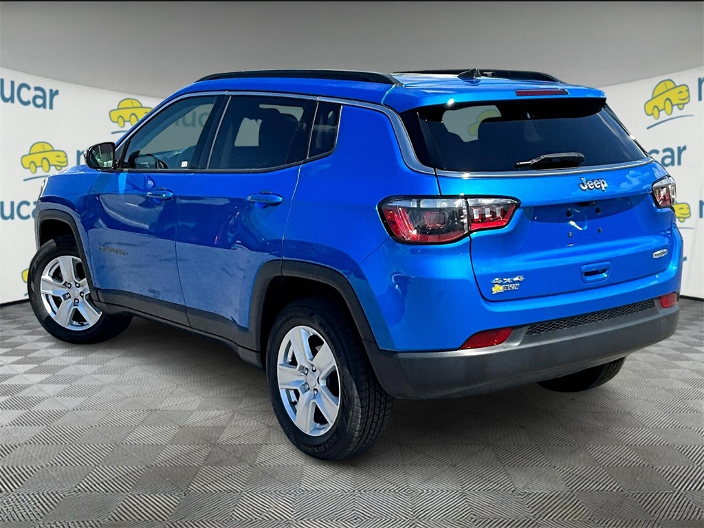 2022 Jeep Compass Latitude photo 2
