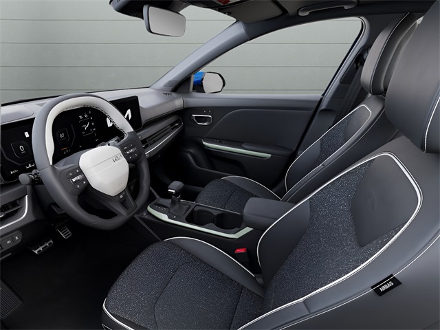 2025 Kia K4 GT-Line photo 17