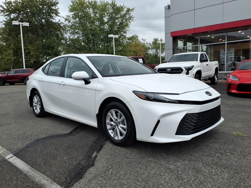 2025 Toyota Camry Hybrid LE photo 2