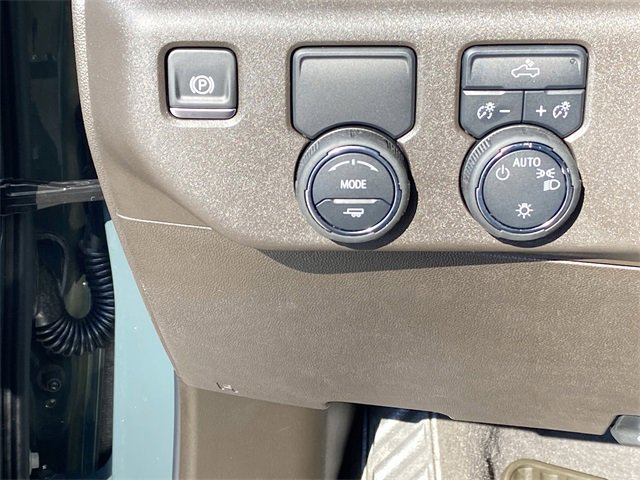 2025 Chevrolet Silverado 1500 LT photo 17