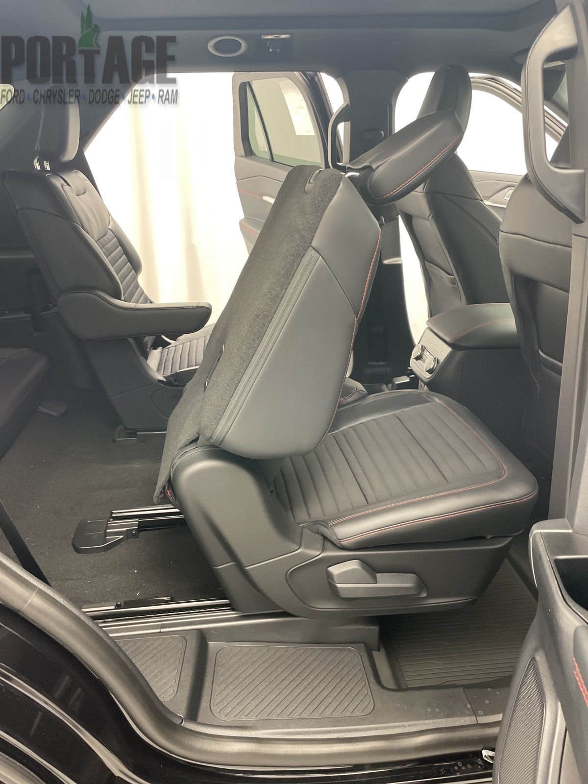 2025 Ford Explorer ST-Line photo 37