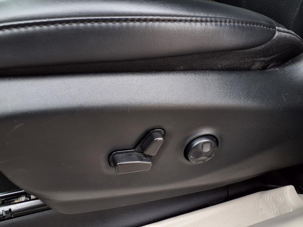 2023 Chrysler Pacifica Touring L photo 9