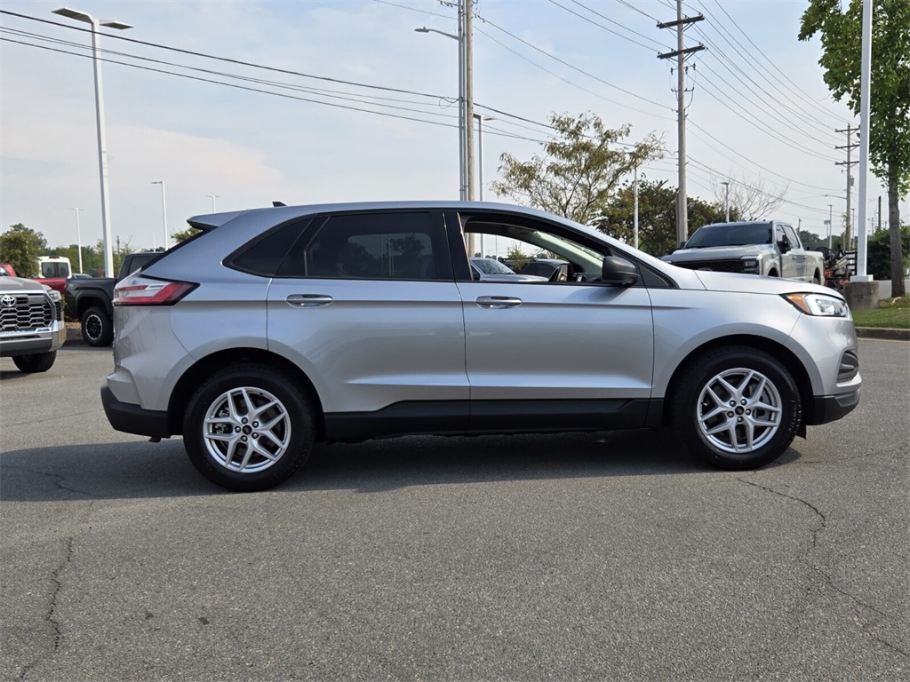2024 Ford Edge SE photo 2