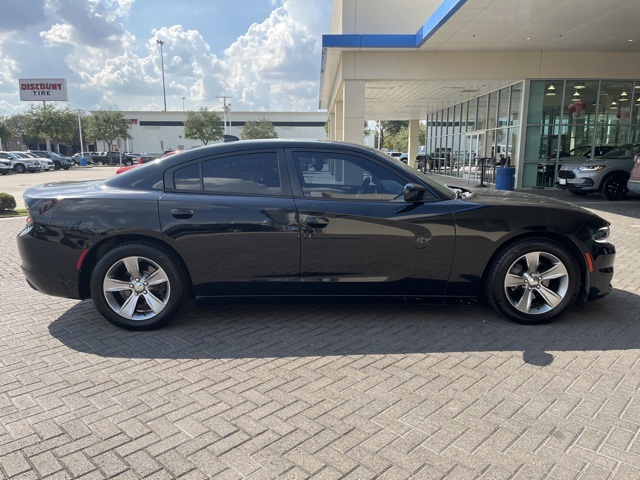 2015 Dodge Charger SXT photo 4