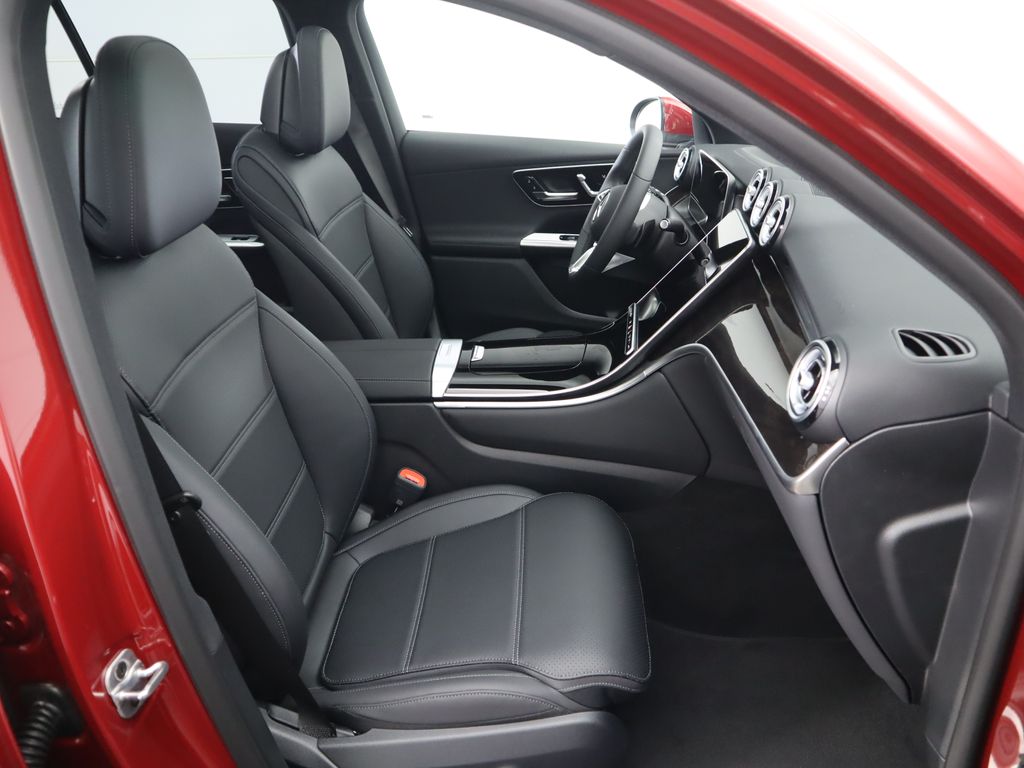 2026 Mercedes Benz GLC 300 photo 21