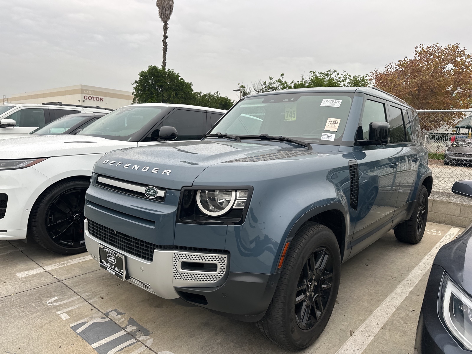 2023 Land Rover Defender S's photo