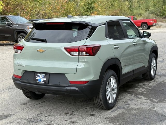 2026 Chevrolet Trailblazer LS photo 2