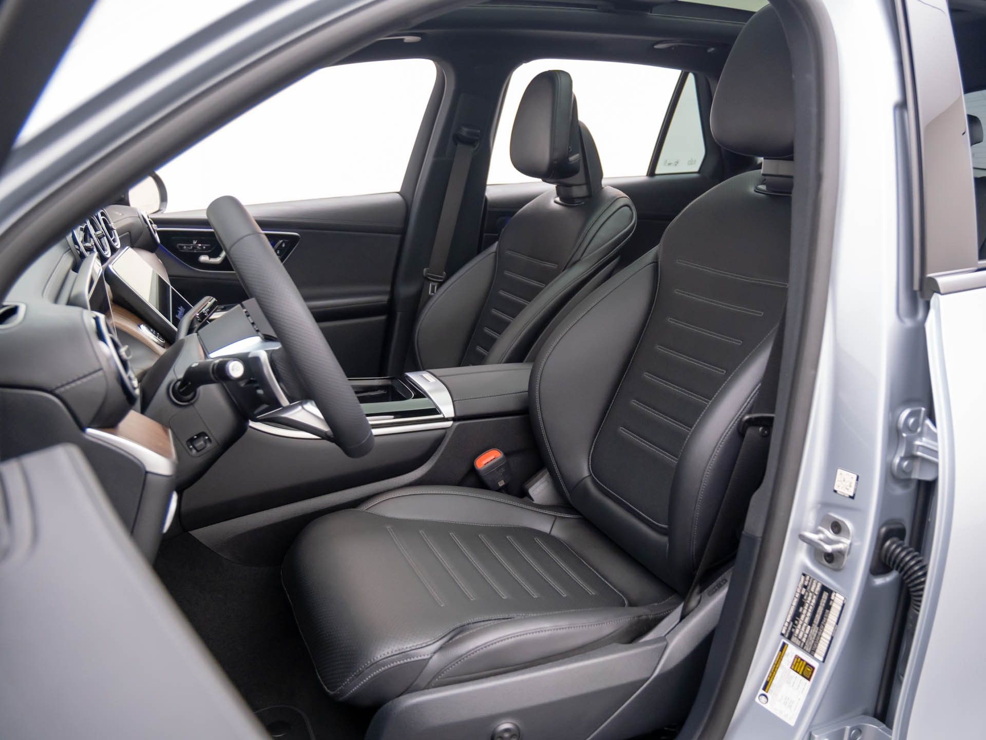 2025 Mercedes Benz GLC 300 4MATIC photo 11