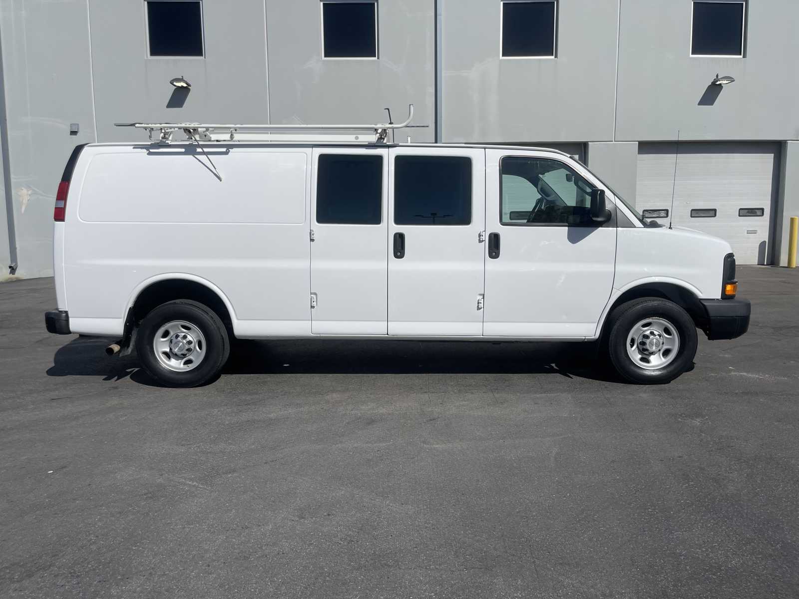 2016 Chevrolet Express photo 2